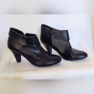 East Fifth Womens Fauz Leather Black Ankle Boots Size 6